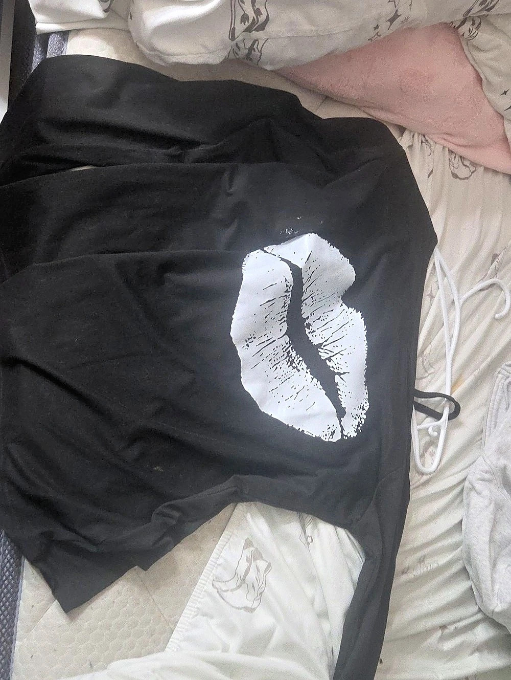 Graphic Tee in Black & White Like New